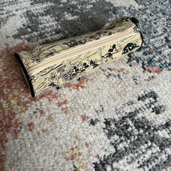 New Disney Store Mickey Mouse VTG Cartoon Comic Strip Zip Pencil/Makeup pouch - Picture 13 of 16